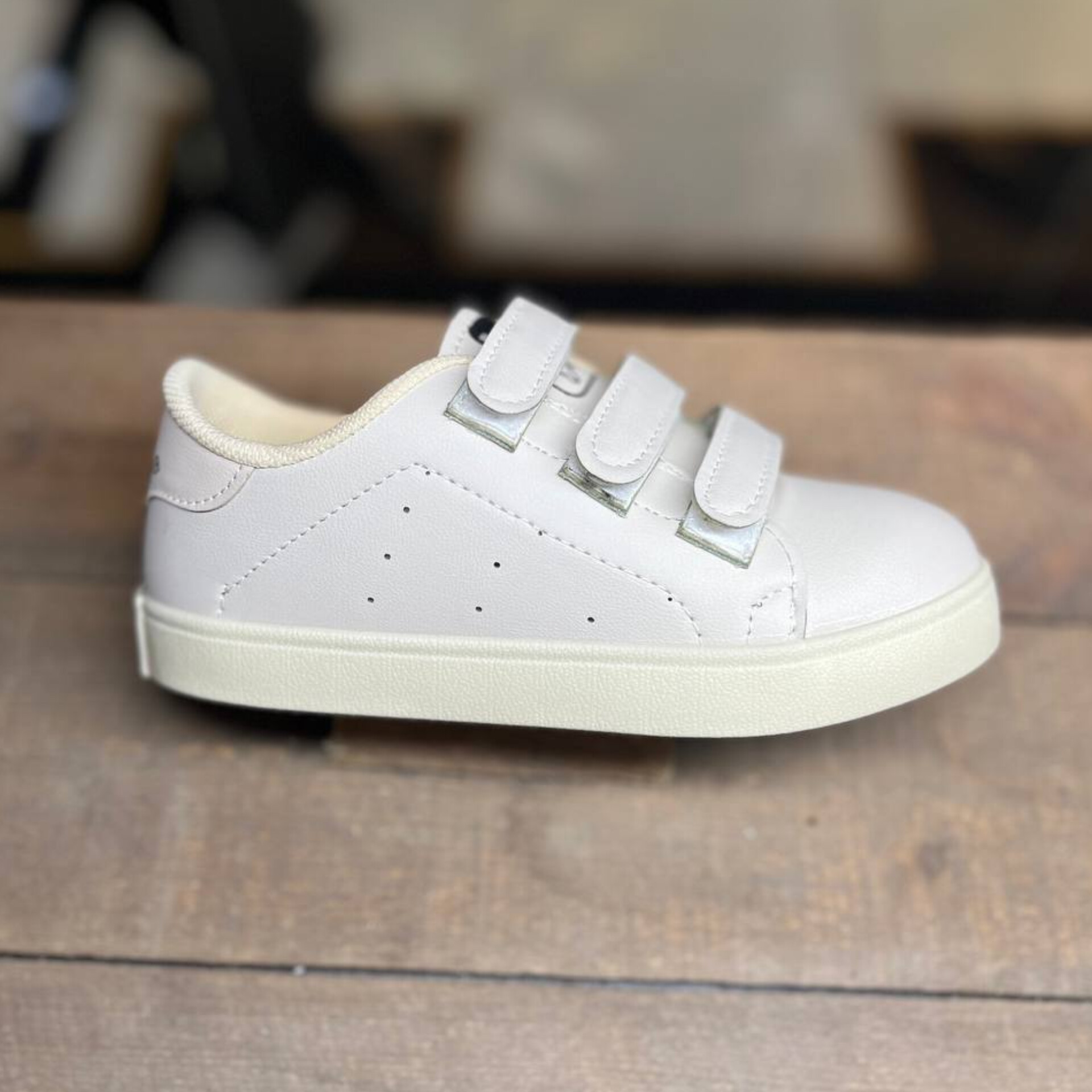 کفش کتونی راحتی و روزمره ونس سه چسب