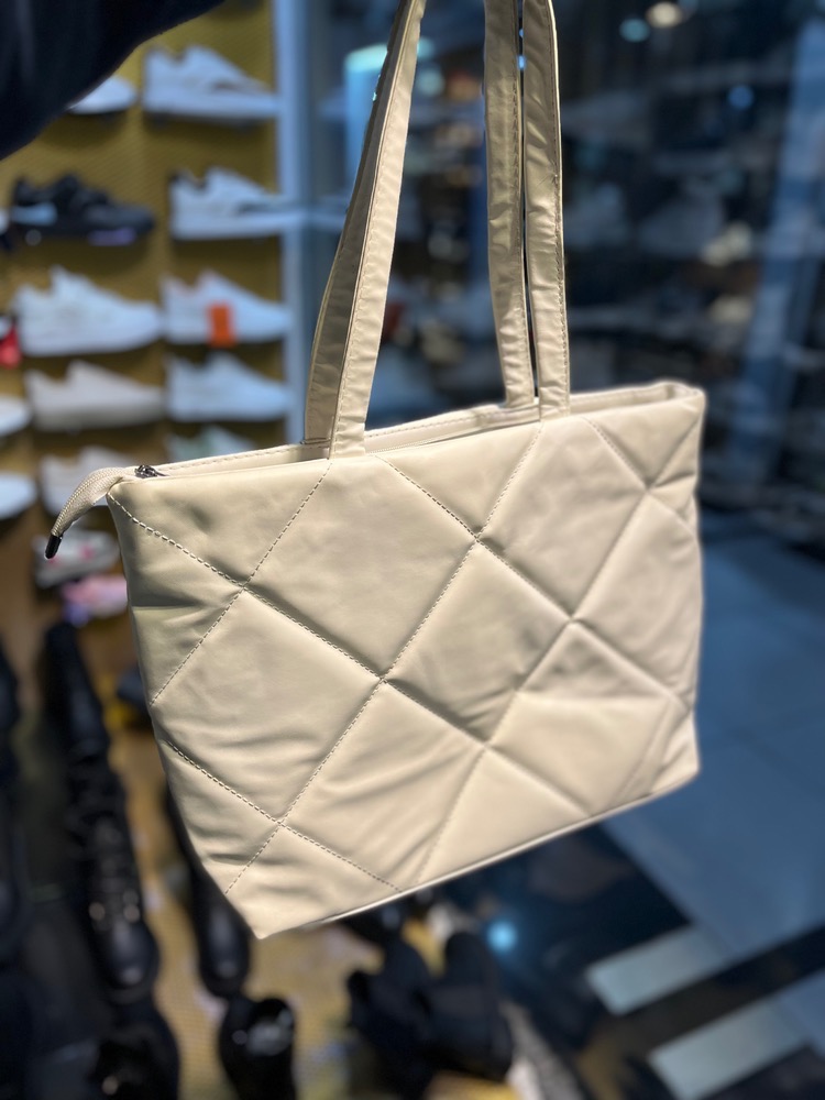 کیف مهمانی و مجلسی زنانه دوشی و دستی شنل سفید ۲