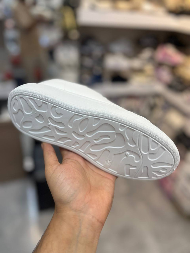 کفش ونس اسپرت مناسب روزمره و پیاده روی مدل الکساندر مک کویین وارداتی سفید